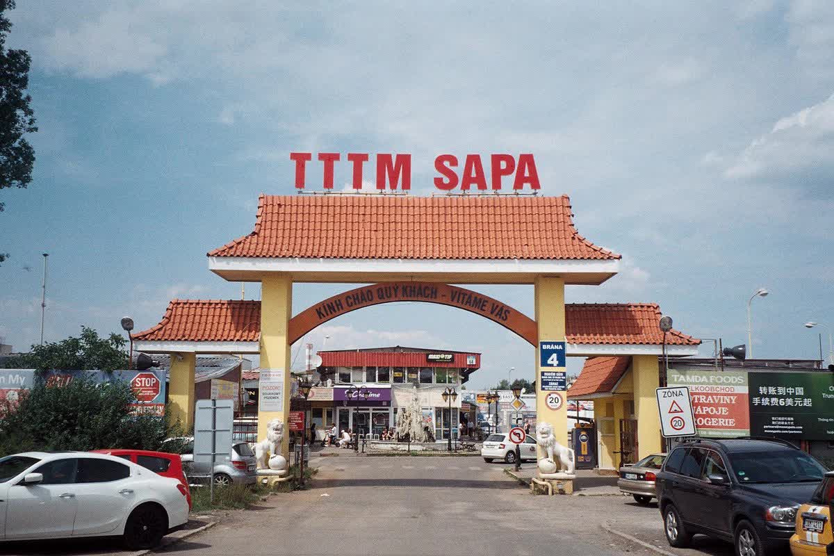 Hóa ra ở châu Âu cũng có một khu chợ gọi là &quot;CHỢ SAPA&quot; thân thương gần gũi bán toàn thực phẩm Việt - Ảnh 1.
