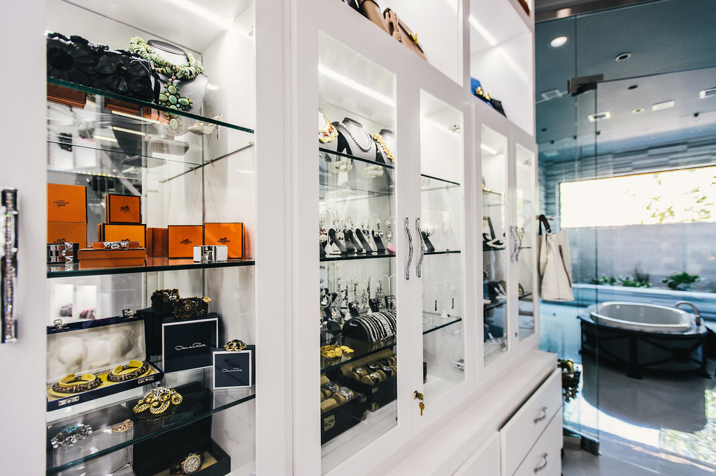 Chiêm ngưỡng tủ đồ hiệu lớn nhất thế giới: Sở hữu hàng loạt item đắt đỏ đến từ các thương hiệu Gucci, Hermes,… danh tính của chủ nhân khiến nhiều người ngỡ ngàng - Ảnh 13.