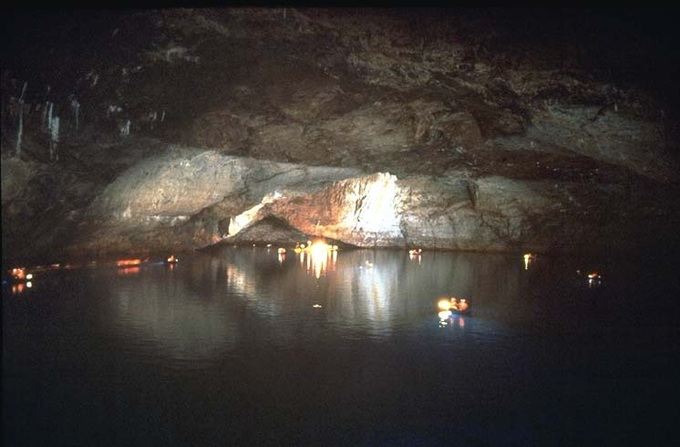 Bí ẩn hồ nằm dưới lòng đất lớn nhất hành tinh tồn tại cả sinh vật sống - Ảnh 3.