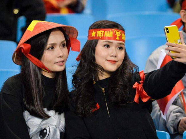Anh em &quot;cột chèo&quot; ở đội tuyển Việt Nam: Hai cầu thủ lấy 2 chị em là con đại gia xinh như hotgirl, bố vợ quyền lực từng lên tiếng về hai chàng rể - Ảnh 8.