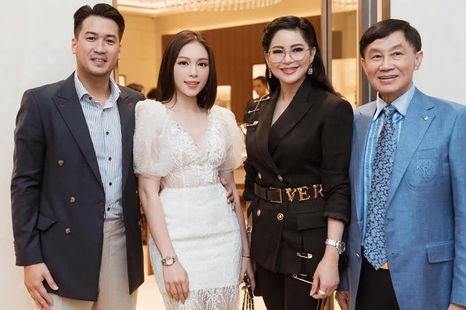 Danh tính em chồng Hà Tăng - doanh nhân chuẩn bị kết hôn với Linh Rin: Thiếu gia nhà tỷ phú, cùng lúc điều hành 4 công ty, sẵn sàng chi hơn 300 triệu tặng bạn gái - Ảnh 3. Danh tính em chồng Hà Tăng - doanh nhân chuẩn bị kết hôn với Linh Rin: Thiếu gia nhà tỷ phú, cùng lúc điều hành 4 công ty, sẵn sàng chi hơn 300 triệu tặng bạn gái - Ảnh 3.