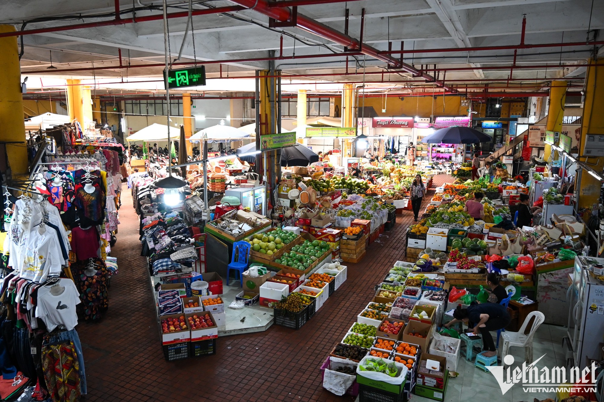 Hai khu chợ nổi tiếng của Hà Nội ế khách chưa từng thấy - Ảnh 2.