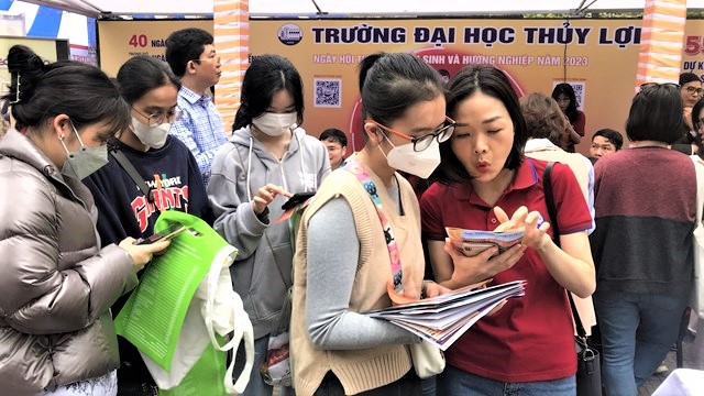 Tuyển sinh đại học 2023: Thí sinh có nên &quot;mạo hiểm&quot; đăng ký ngành học mới? - Ảnh 2.