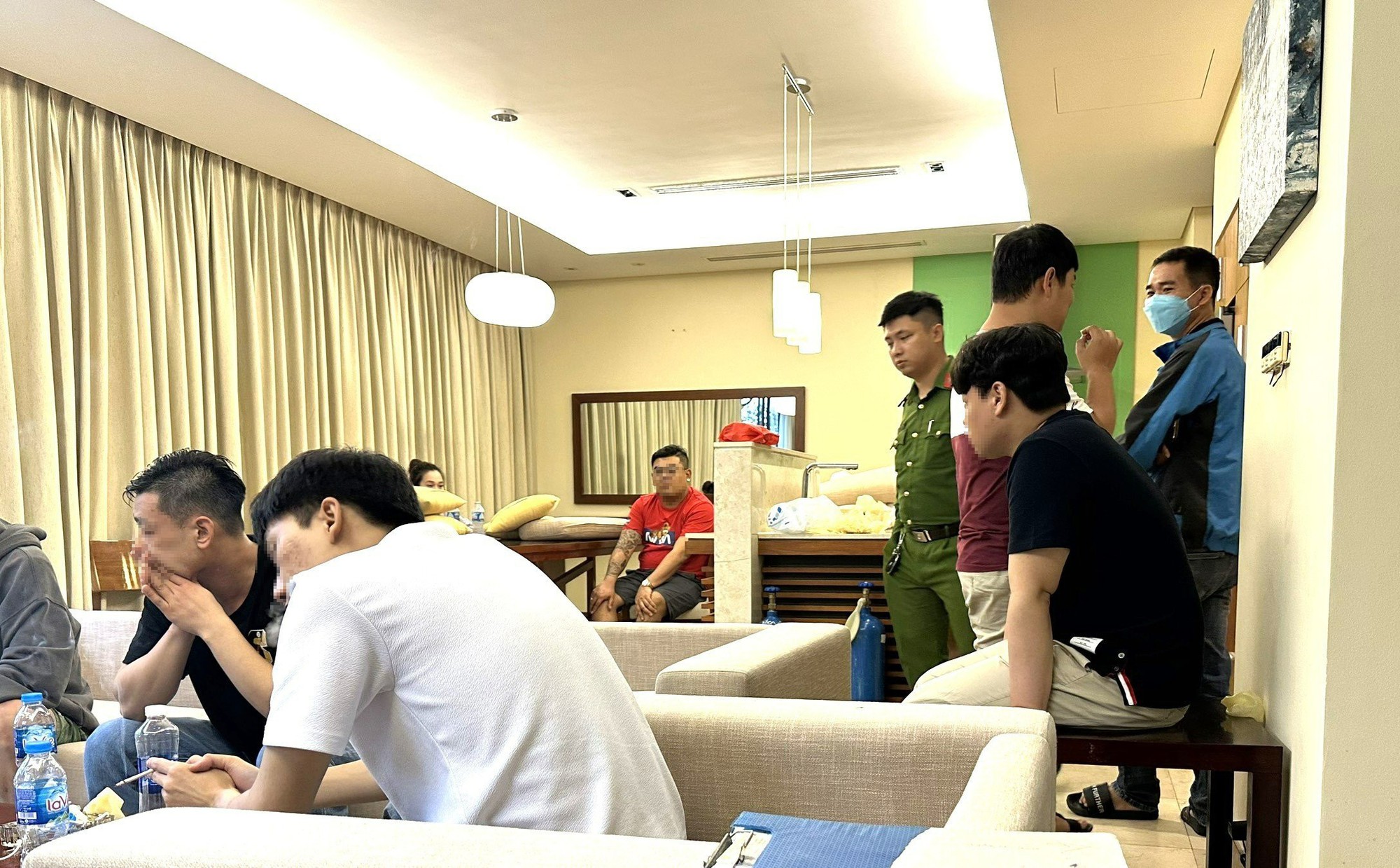 Nhiều người nước ngoài sử dụng ma túy trong villa ở Đà Nẵng - Ảnh 1.