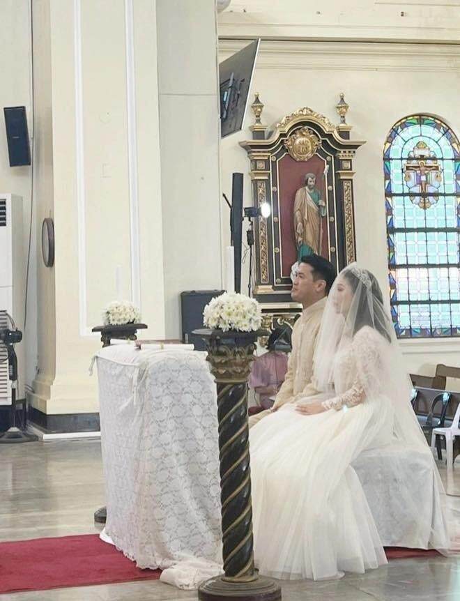 Ảnh hôn lễ Linh Rin và Phillip Nguyễn tại lễ đường ở Philippines - Ảnh 1.