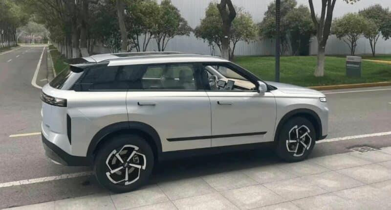 Lộ diện mẫu SUV cỡ nhỏ tiêu thụ 1 lít xăng/100 km, thiết kế bắt mắt, giá dự kiến khoảng 342 triệu đồng - Ảnh 3.