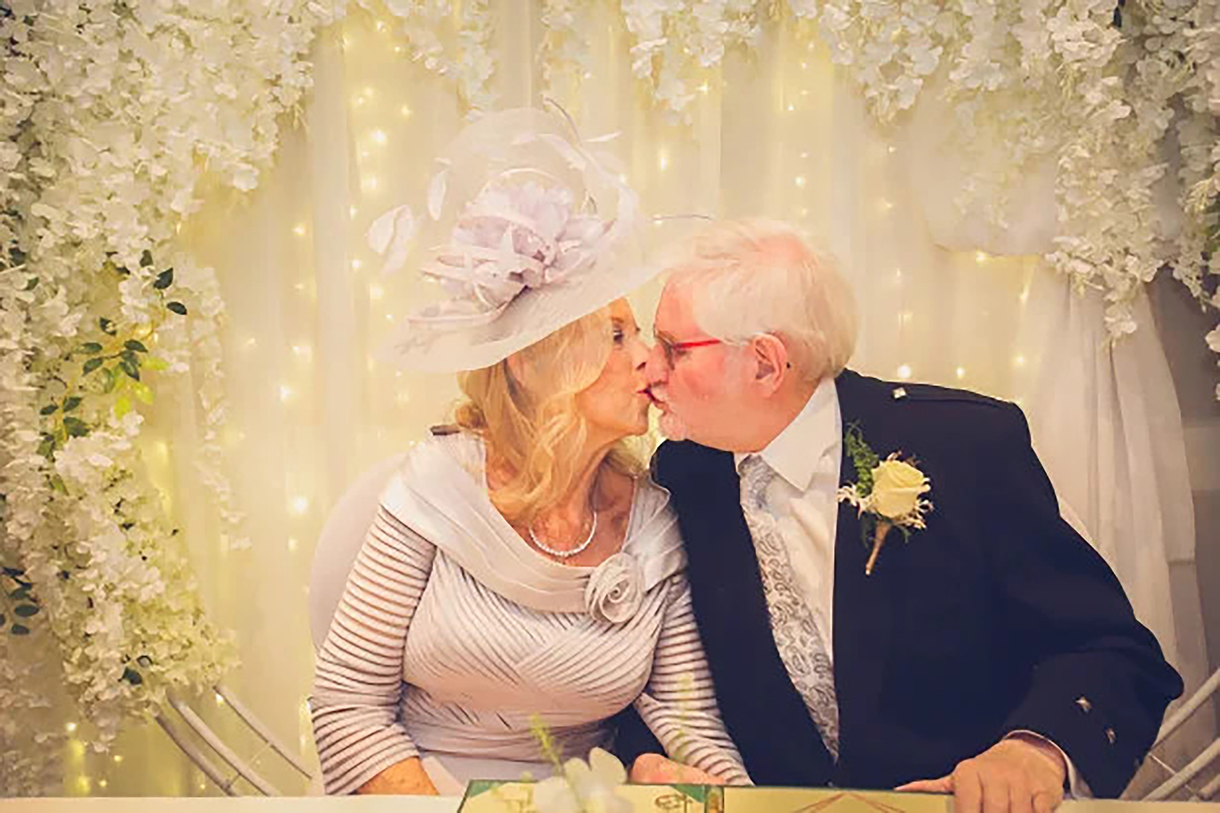 Trúng tiếng sét ái tình ở tuổi 78, người phụ nữ làm đám cưới lãng mạn - Ảnh 3.