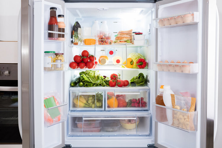 Cô gái 28 tuổi mắc ung thư dạ dày nghi do thói quen ăn đồ để lâu trong tủ lạnh - Ảnh 2.