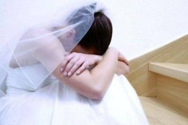 Ch&uacute; rể hủy h&ocirc;n đ&uacute;ng ng&agrave;y cưới, c&ocirc; d&acirc;u xoay chuyển t&igrave;nh thế bất ngờ