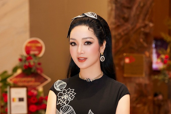 "Hoa hậu độc nhất vô nhị" Giáng My: Tuổi 52 trong căn biệt thự xa hoa