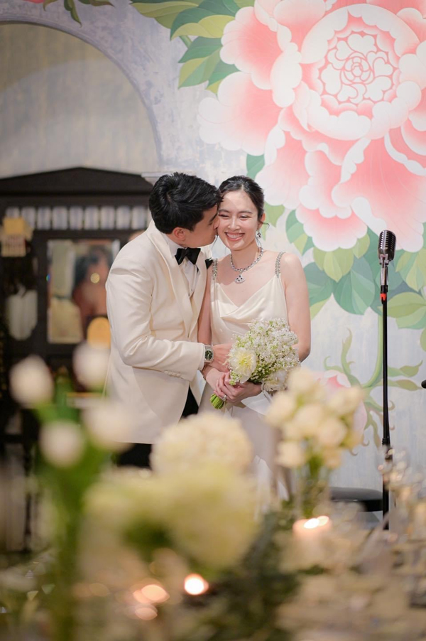 Ảnh đám cưới của Hoa hậu chuyển giới đẹp nhất Thái Lan - Nong Poy: Cô dâu đeo 5 kg vàng - Ảnh 10.