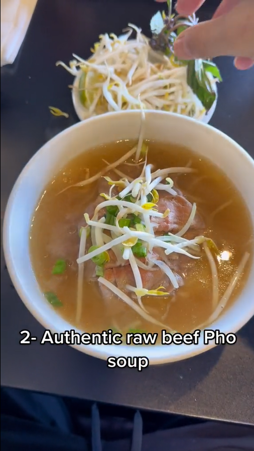 Khách Tây chấm điểm 4 món ăn Việt: Phở vẫn chưa phải món được điểm cao nhất - Ảnh 6. Khách Tây chấm điểm 4 món ăn Việt: Phở vẫn chưa phải món được điểm cao nhất - Ảnh 6.