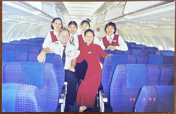 Hoa hậu Áo dài Đàm Lưu Ly thập niên 90: Theo đuổi nghề tiếp viên hàng không vì bố, hôn nhân giấu kín - Ảnh 2.