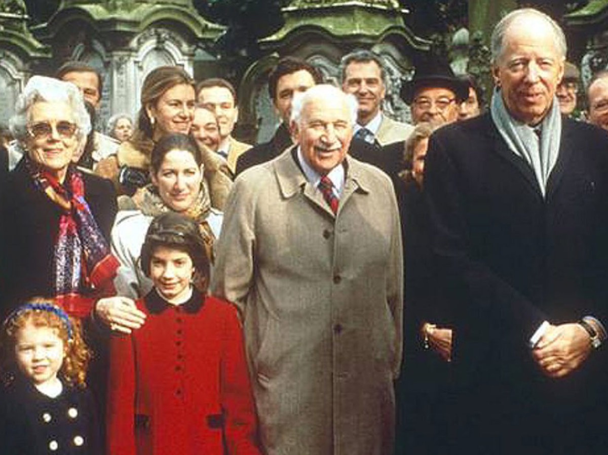 meet-the-rothschilds-the-richest-family-in-history12006109069dc7fa9-16799897753601296740060-1680139945242-16801399460131087425460.jpeg