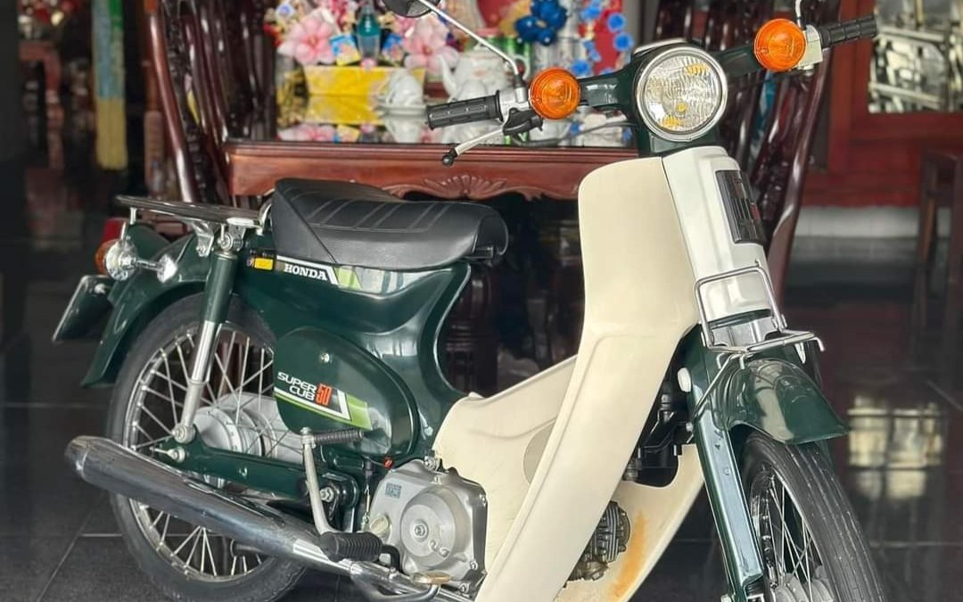 Xe máy 'huyền thoại' từng khiến dân Việt mê mẩn: Honda Cub 81 'kim vàng giọt lệ' hot tận bây giờ, rao bán  hơn trăm triệu đồng