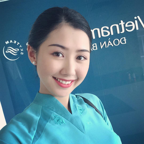 'Đối thủ' nặng ký của Trần Hiểu Vy sau 5 năm Hoa hậu Việt Nam: Nữ tiếp viên hàng không xinh đẹp đã lấy chồng - Ảnh 3.