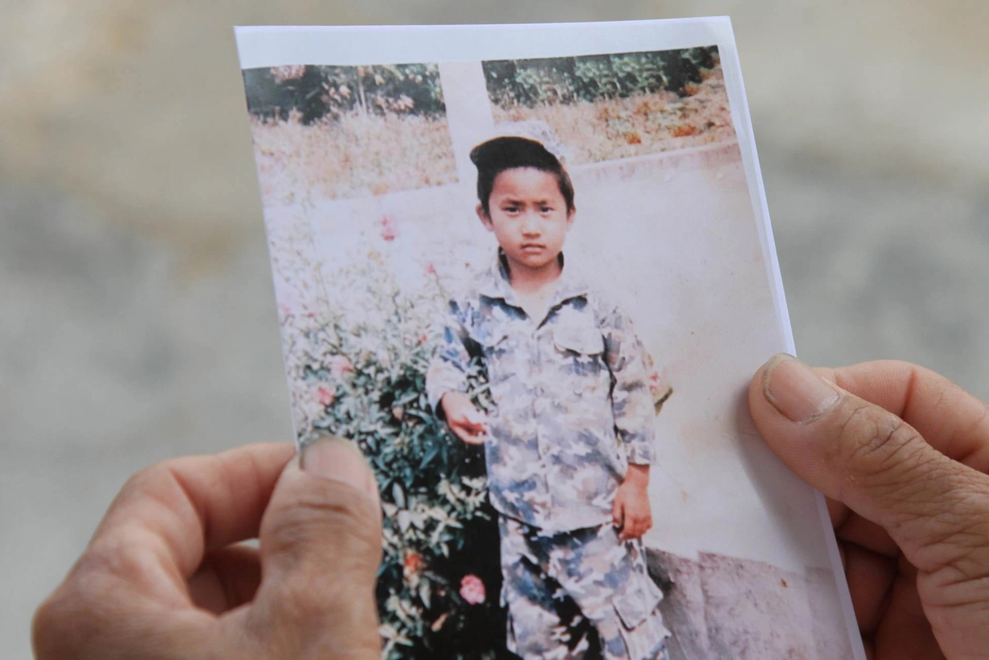 Tin 7/3: Xót xa người mẹ ở Đắk Lắk tìm con trai mất tích 17 năm; công an điều tra vụ người phụ nữ bị đánh sảy thai khi đi ăn tối - Ảnh 2.