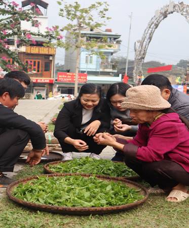 Tuyên Quang: Đông đảo du khách tham dự Lễ hội Hương sắc Na Hang và Festival chè Shan Tuyết  - Ảnh 9.