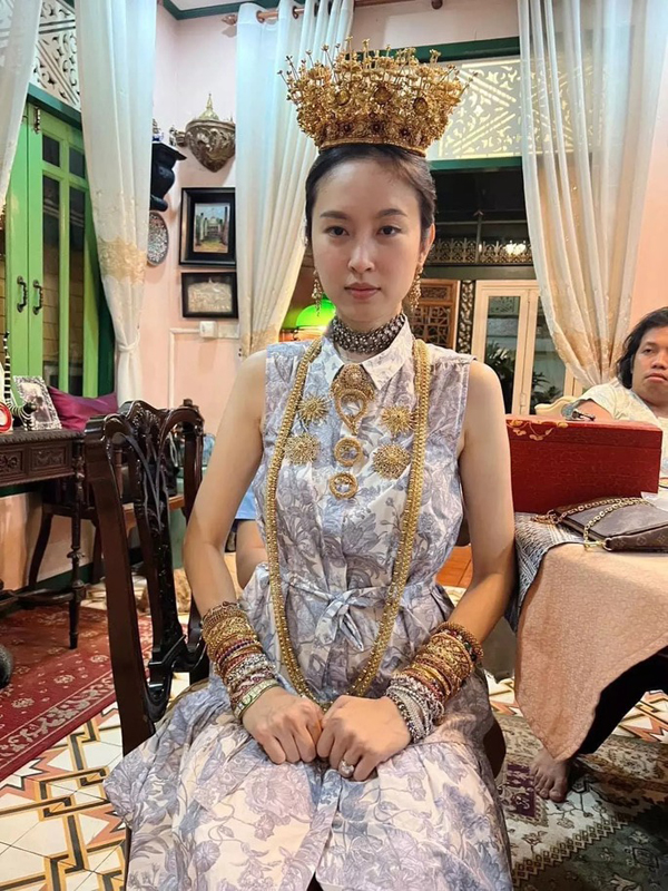 Chồng Nong Poy - Hoa hậu chuyển giới đẹp nhất Thái Lan vừa đeo 5kg vàng trong đám cưới giàu ra sao? - Ảnh 2.