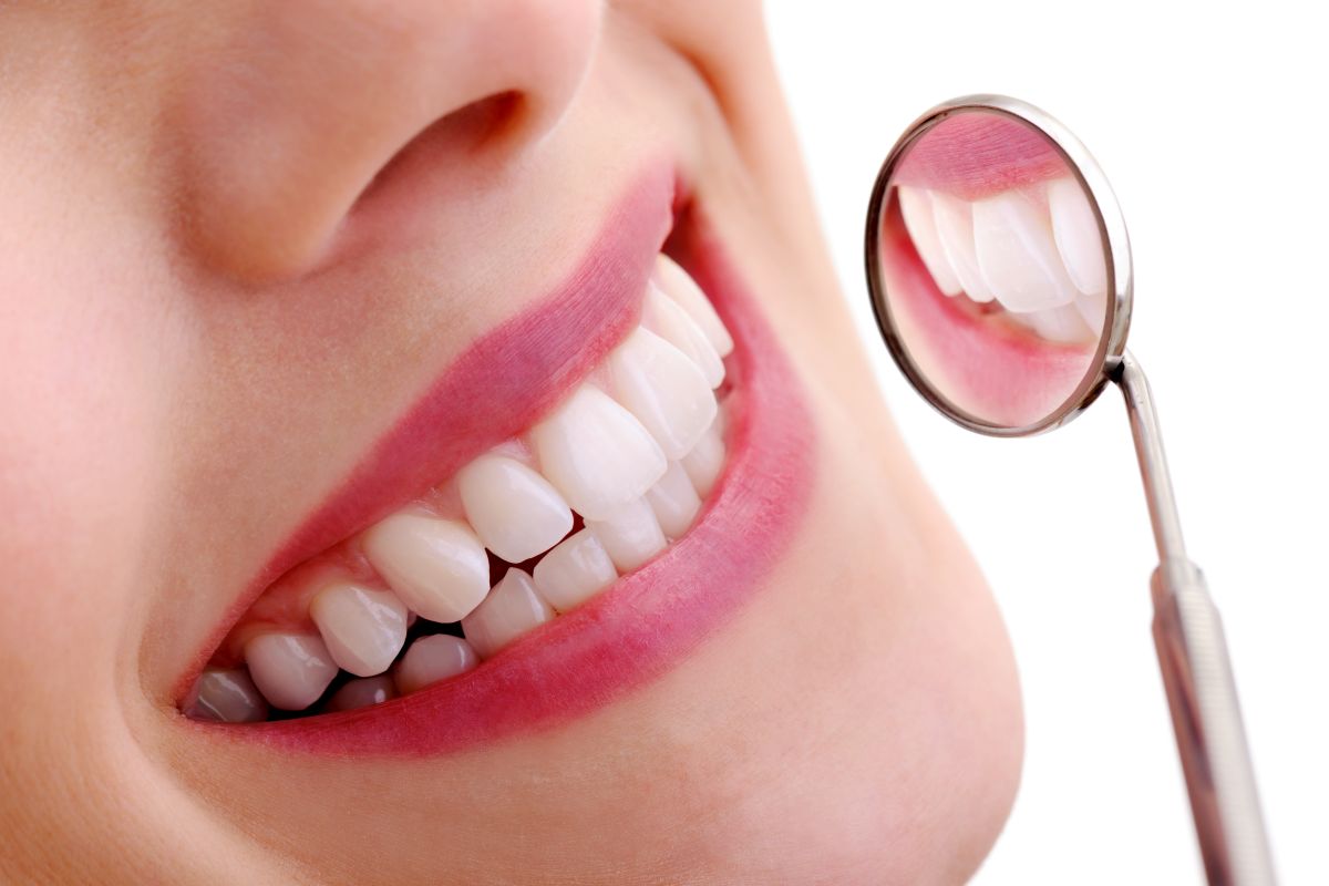 Chế độ ăn uống thực sự ảnh hưởng nhiều tới sức khỏe răng miệng của bạn, quan trọng hơn cả đánh răng - Ảnh 2.