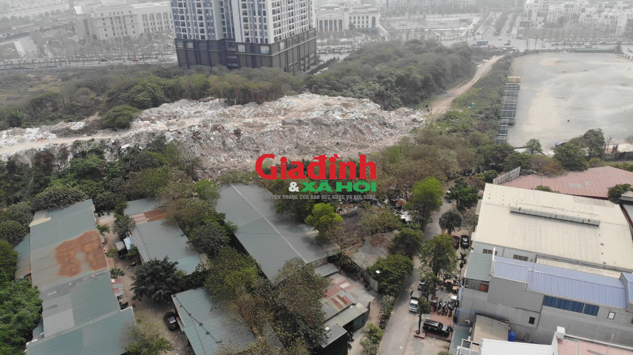 Hà Nội: ‘Núi’ rác tự phát 'tra tấn' người dân