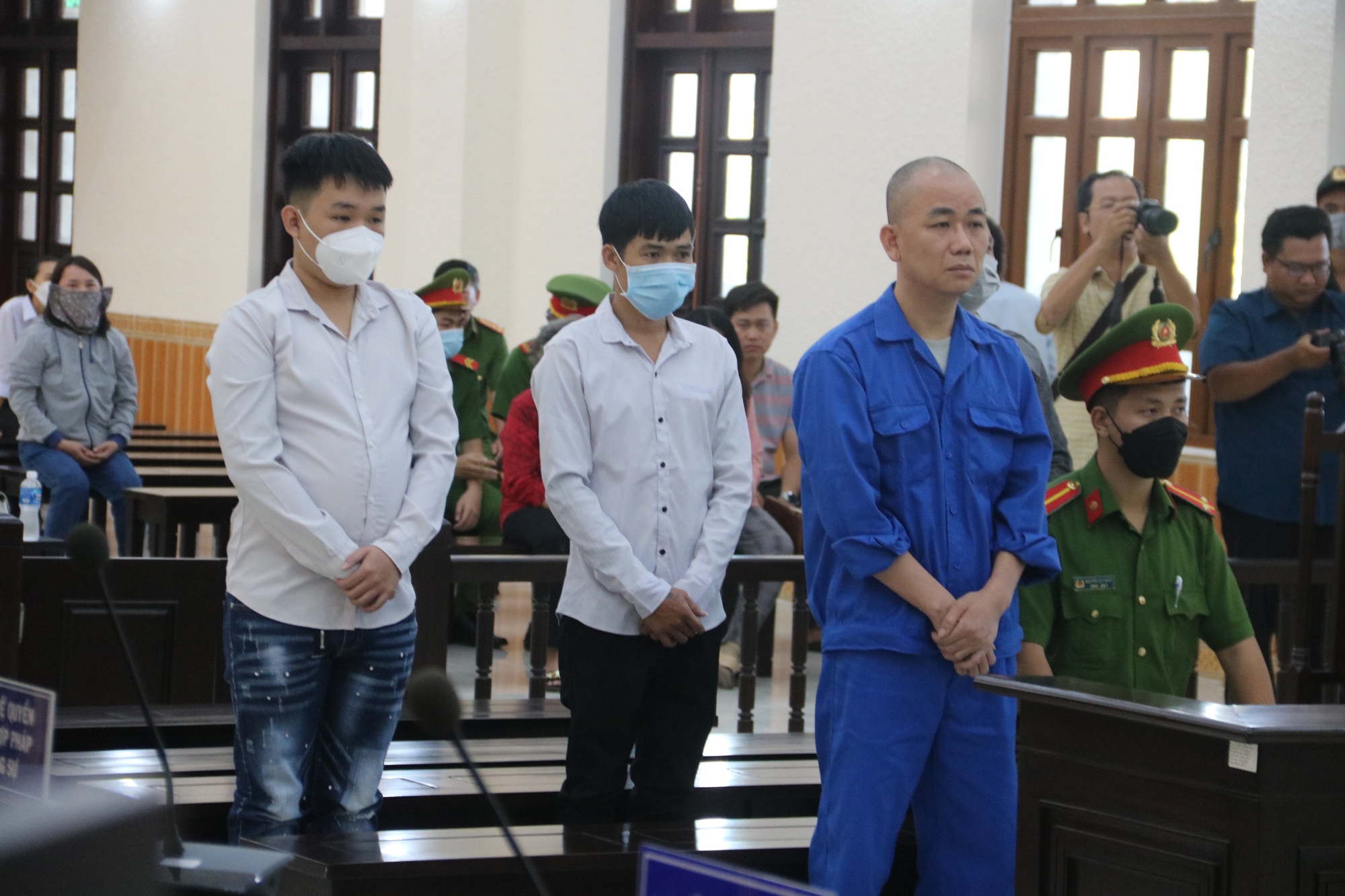Tài xế Mercedes tông chết người ở Phan Thiết bị tuyên 4 năm tù  - Ảnh 1.