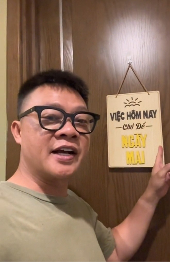 &quot;Đột nhập&quot; căn hộ của BTV đông con Trần Quang Minh, thứ treo trước cửa khiến tất cả mọi người phải chú ý - Ảnh 7.