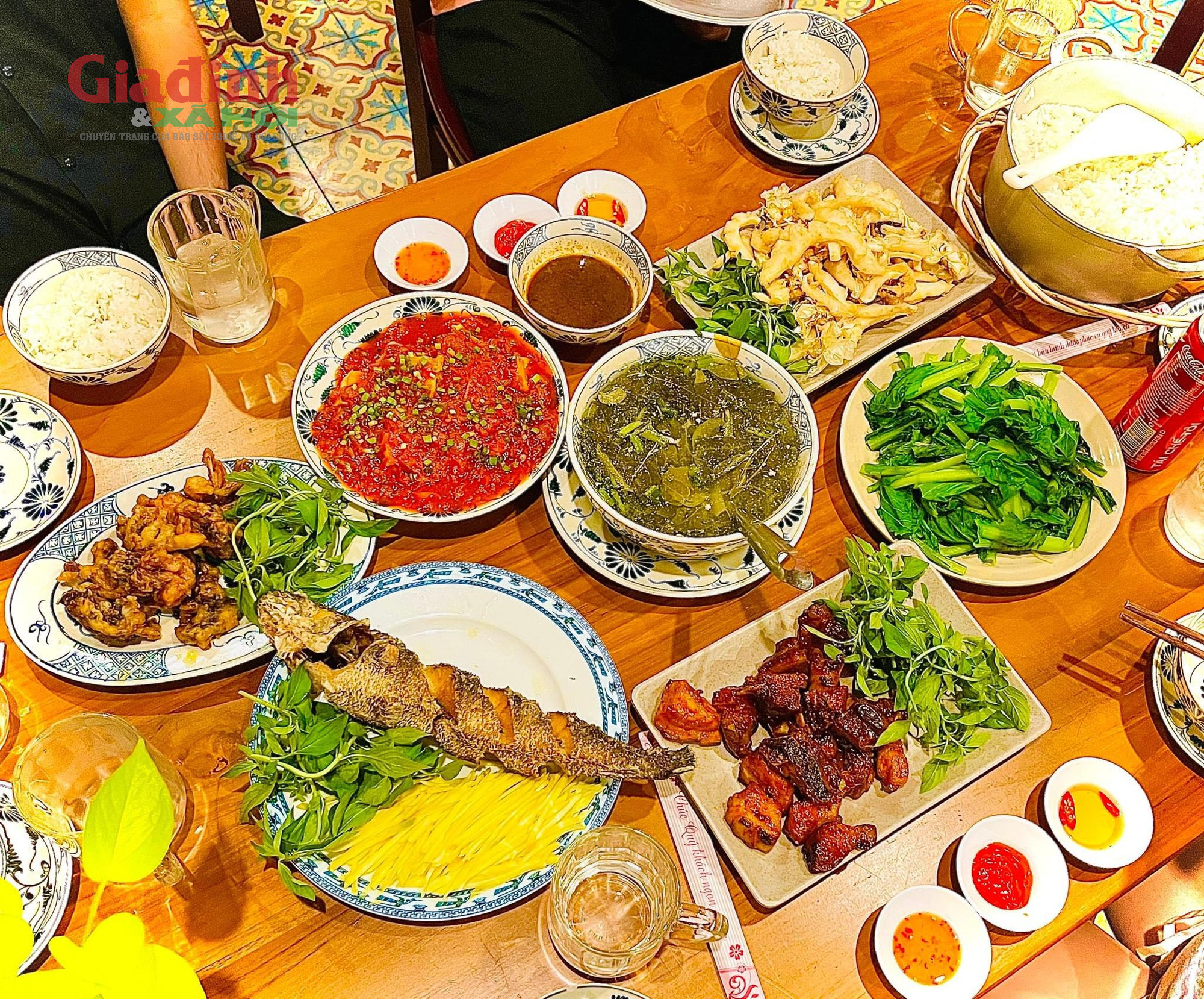 Top 10 món ăn đặc sản Quy Nhơn làm "xiêu lòng" mọi du khách  - Ảnh 1.