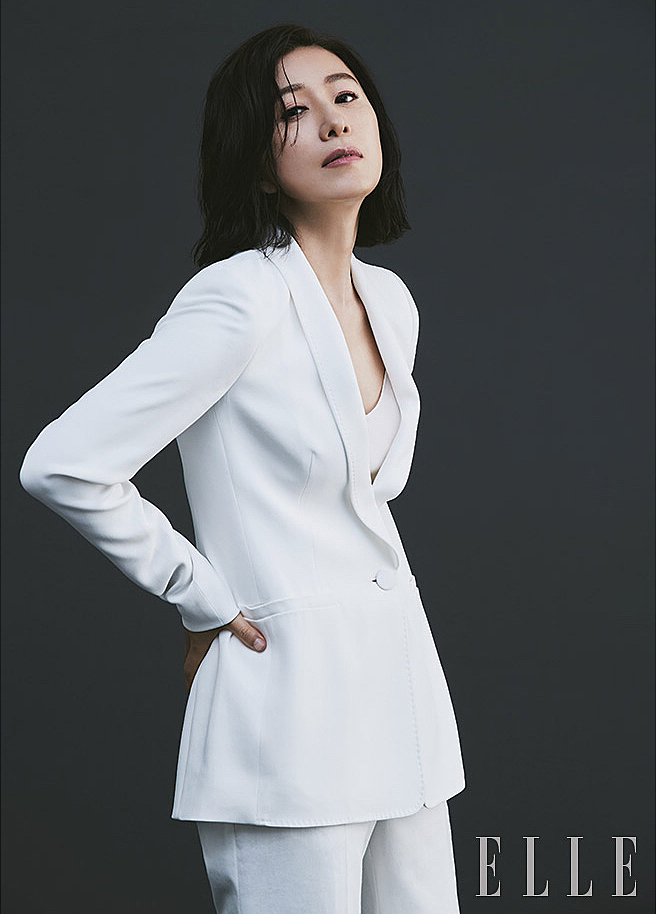 'Nữ hoàng phim ngoại tình' Kim Hee Ae trẻ đẹp ở tuổi 55 - Ảnh 3.