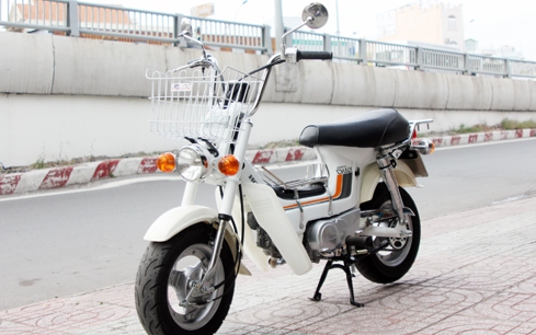 Xe máy 'huyền thoại' từng khiến dân Việt mê mẩn: Kì lạ loại xe không cần bằng lái, có tuổi đời hơn 40 năm nhưng sở hữu hộp số tự động 'oách' không ngờ