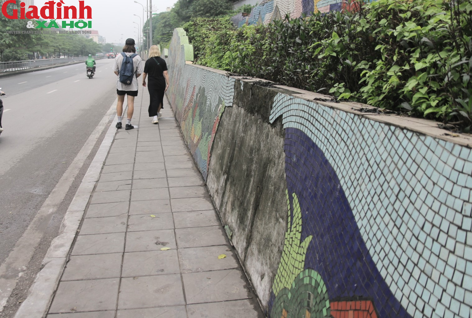 Hà Nội: Con đường gốm sứ từng đạt kỷ lục Guinness nhếch nhác, xuống cấp trầm trọng - Ảnh 9.