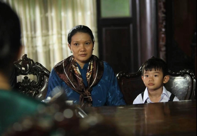 Kỳ Phong từng đóng phim cùng mẹ khi còn rất nhỏ (Ảnh: Facebook nhân vật).