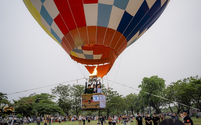 Video: Thích thú ngắm nhìn vẻ đẹp Cố đô Huế từ khinh khí cầu 'khổng lồ' - Ảnh 7.