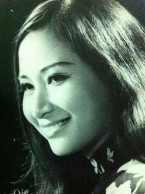 Mẹ ruột ca sĩ Khánh Linh: Mỹ nhân Hà thành có giọng hát hay nức tiếng thập niên 70- 80s, tuổi xế chiều bình lặng - Ảnh 2.
