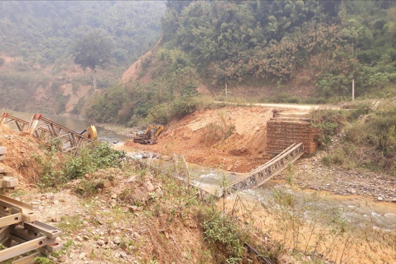 Sập cầu tạm thủy điện ở Lai Châu khiến khiến 3 người thương vong - Ảnh 1.