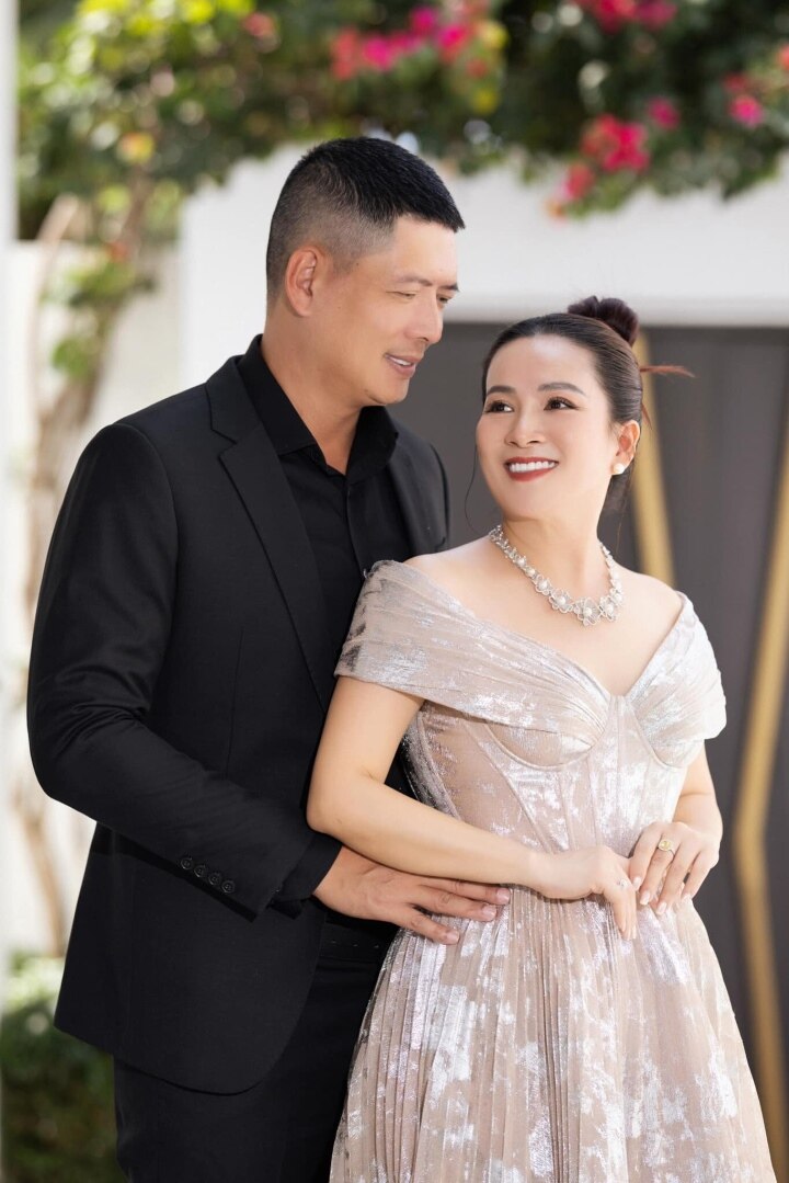 Hôn nhân ngọt ngào 15 năm của MC Bình Minh và vợ doanh nhân - Ảnh 5.