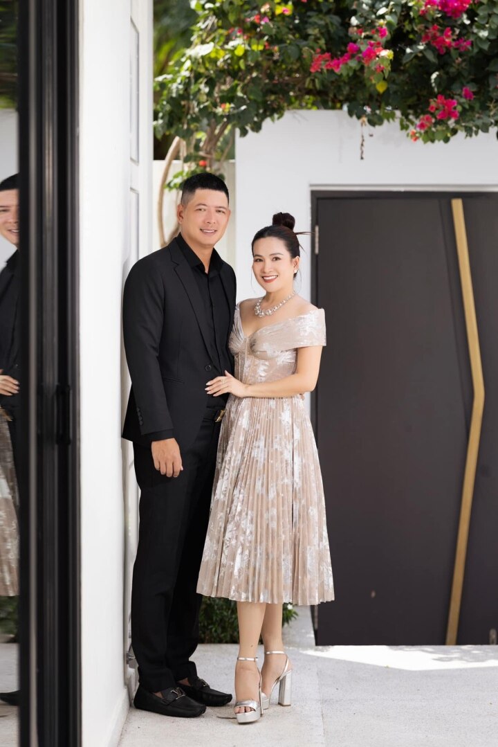 Hôn nhân ngọt ngào 15 năm của MC Bình Minh và vợ doanh nhân - Ảnh 4.