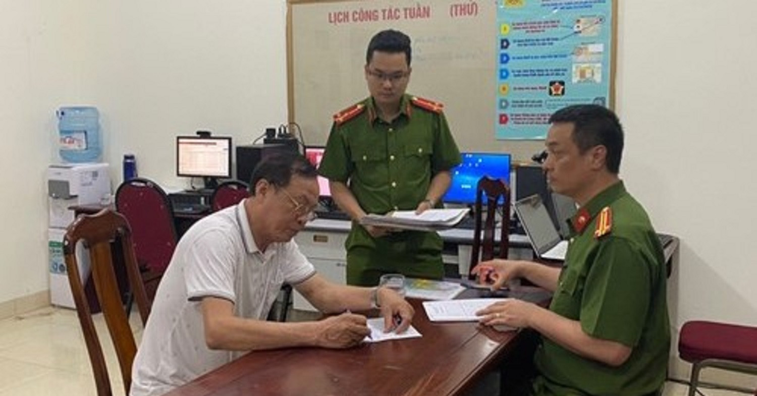 Khởi tố, bắt giam tài xế ô tô tông 17 xe máy ở Hà Nội
