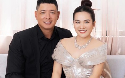 Hôn nhân ngọt ngào 15 năm của MC Bình Minh và vợ doanh nhân
