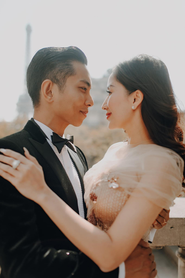 Khác Quách Ngọc Ngoan, nhiều 'phi công trẻ' showbiz Việt có hôn nhân viên mãn bên vợ hơn tuổi - Ảnh 7.
