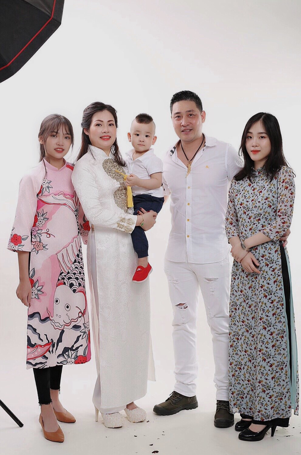 Ba nam diễn viên ngoài 50 tuổi đông con nhất truyền hình Việt - Ảnh 1. Ba nam diễn viên ngoài 50 tuổi đông con nhất truyền hình Việt - Ảnh 1.