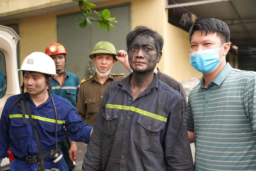 Căng thẳng giải cứu 2 công nhân mỏ Quảng Ninh gặp nạn mắc kẹt trong hầm lò - Ảnh 1.