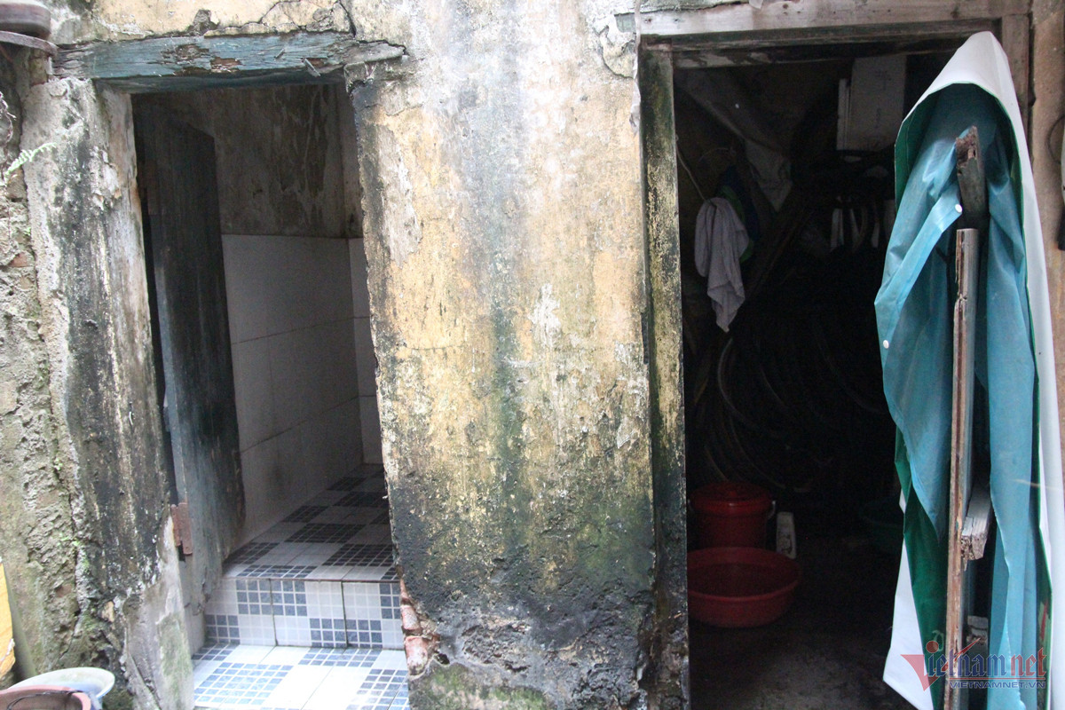 Vợ chồng hơn 40 năm sống trên nóc nhà vệ sinh ở Hà Nội giờ ra sao? - Ảnh 8.