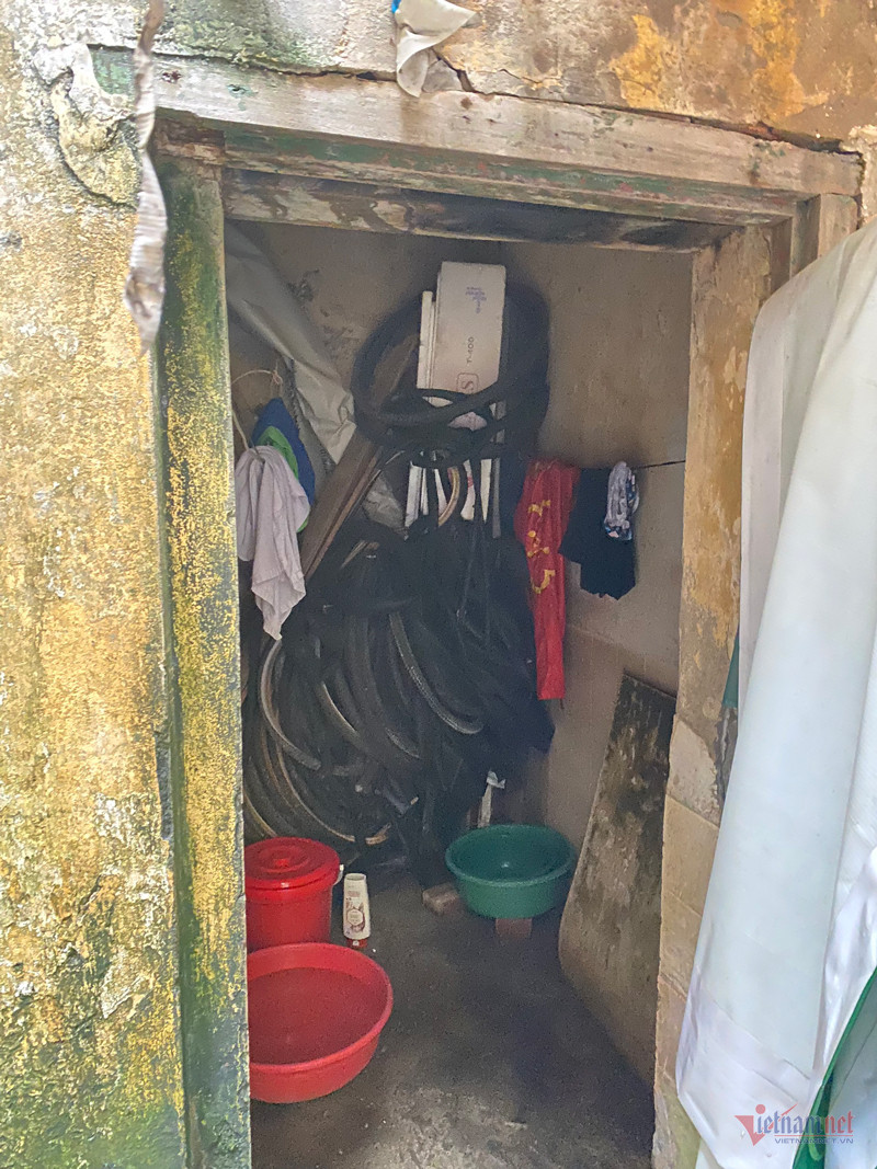 Vợ chồng hơn 40 năm sống trên nóc nhà vệ sinh ở Hà Nội giờ ra sao? - Ảnh 7.