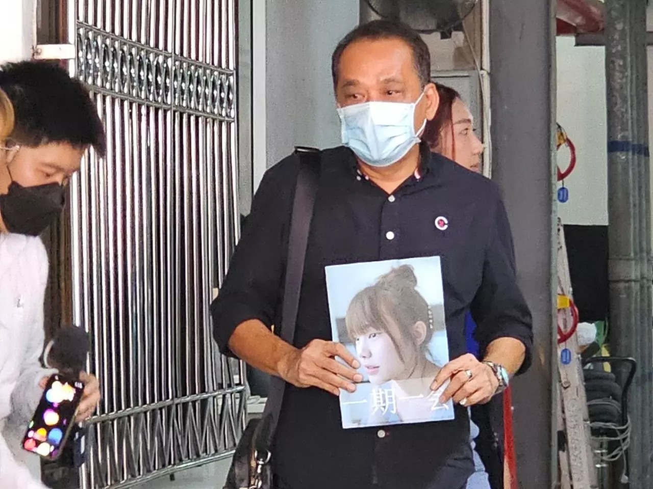 Gia đình suy sụp khi nhận thi thể nữ ca sĩ Thái Lan - Ảnh 4.