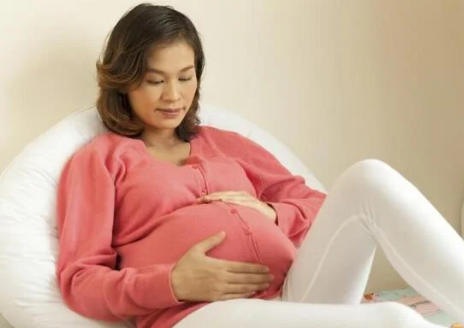 Nắm bắt độ tuổi sinh sản của phụ nữ để an toàn cho mẹ và con - Ảnh 2.