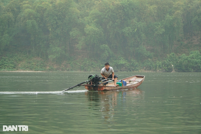 Công phu nghề cào hến trên sông Mã - Ảnh 2.