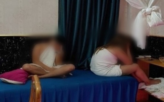 'Mây mưa' tại tiệm massage, 4 đôi nam nữ bị bắt quả tang