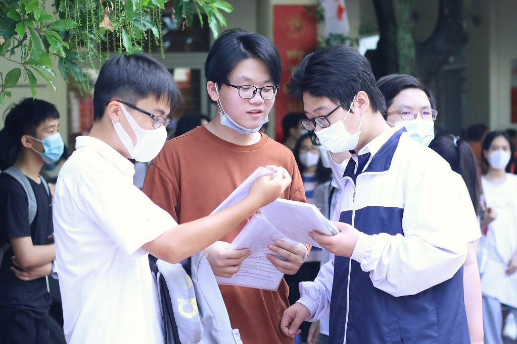 Hà Nội yêu cầu xử lý nghiêm việc 'ép' học sinh không thi vào lớp 10 - Ảnh 1.