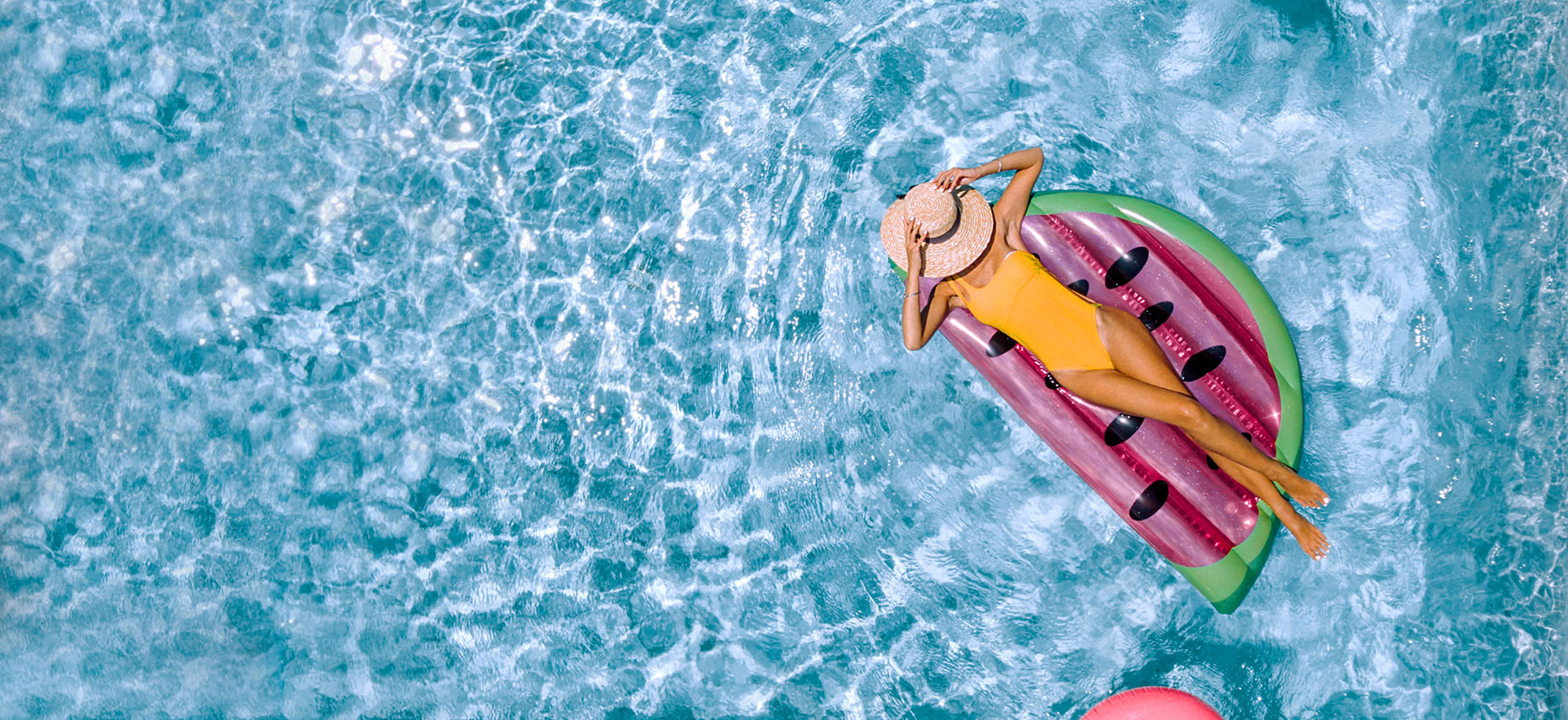 Đi bơi mùa hè: Chuyên gia cảnh báo chú ý nồng độ clo tại bể bơi, tránh gặp rủi ro đáng tiếc - Ảnh 1.